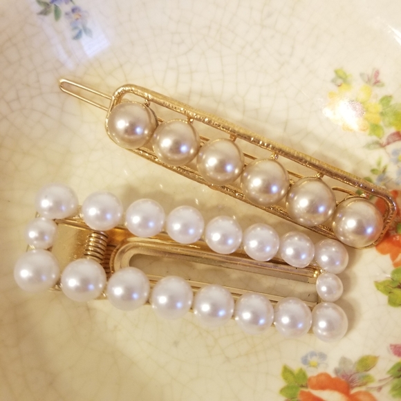 Faux Pearl Hair Clips - Picture 2 of 3